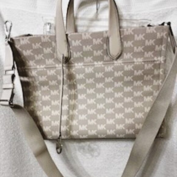 Michael Kors "Gigi" Large Tote in "Natural" NWT - Picture 1 of 11